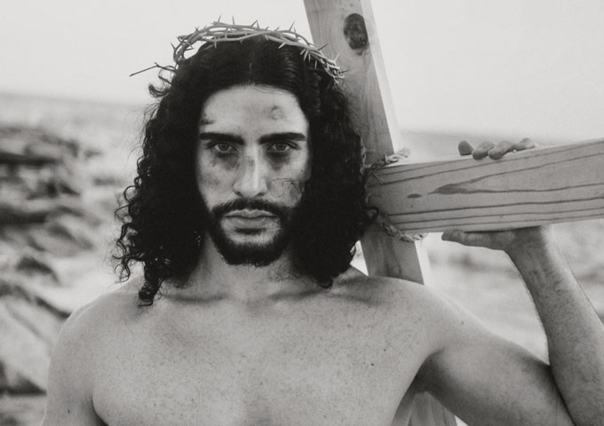 Chenzo-V-Crucifixed-Header2